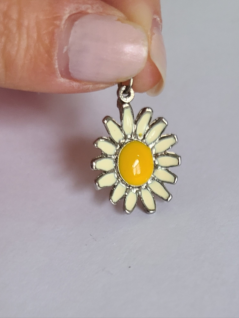 Vintage Silver Tone Enamel Daisy Flower Floral Groovy Retro Charm Pendant